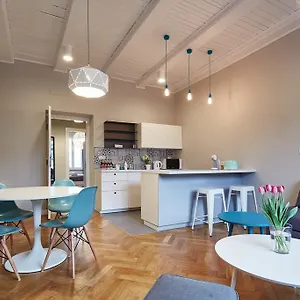 https://playroom-ii-apartment.krakowhotelspoland.com